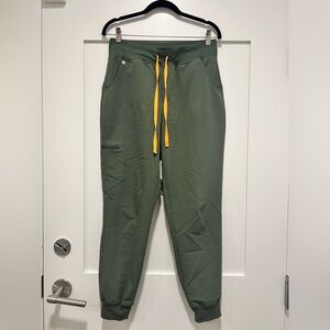 FIGS Hi Wasted Zamora Jogger Scrub Bottoms Medium 
Color Moss